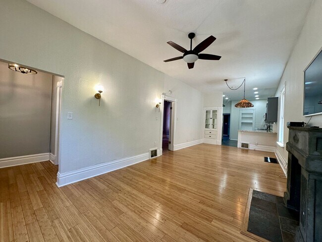 Foto del edificio - 3 Bedroom 2 Full Bath Renovated Single Fam...