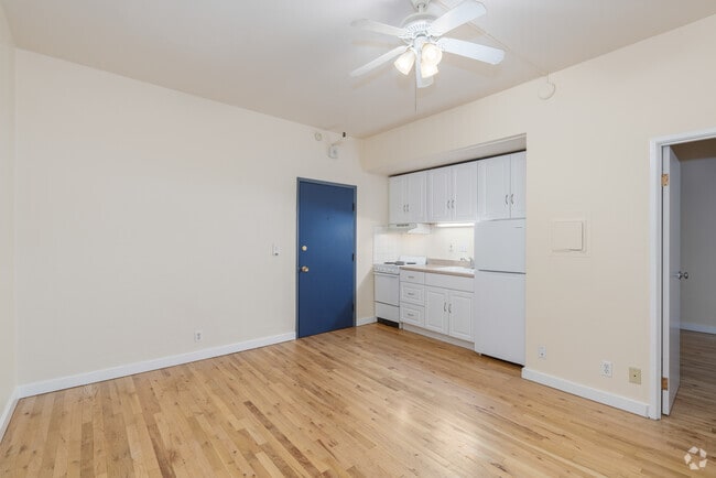 1BR, 1BA - 392SF - Living Room - Washington Plaza Apartments