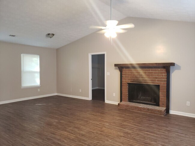 Foto del edificio - Spacious Ranch-Style 3 Bedroom Home with Bonus room Large back yard!