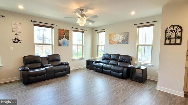 Foto del edificio - 8667 Shady Pines Dr