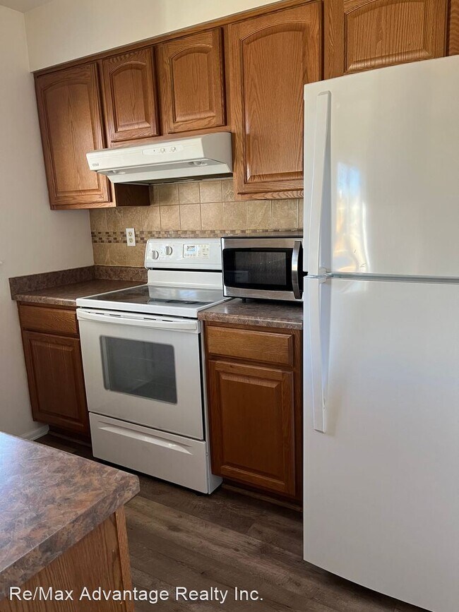 Building Photo - 3 br, 1 bath House - 3975 Beltana Drive