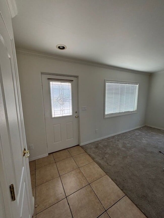 Building Photo - Newly Renovated 2 Bedroom Home in Mountain...