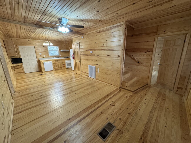 Building Photo - Quiet & Rustic 2BR/2BA Cabin Quick Drive to MSU – Spring '26 Semester Lease (Some Utilities Inclu...