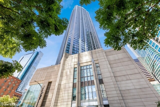 Building Photo - 512 N McClurg Ct