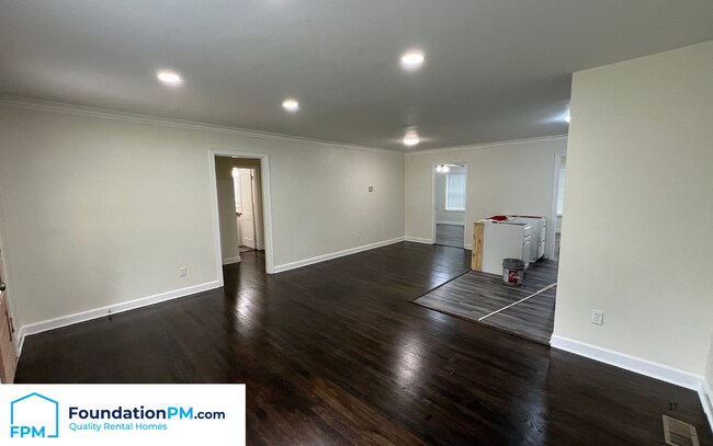 Building Photo - 473 Vaughn Rd