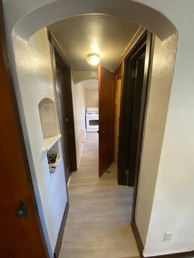 Foto del edificio - 110 E Rosser Ave