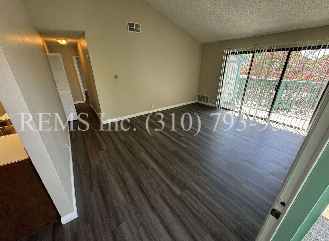 Primary Photo - Renovated Upstairs Condo w/ Laundry and Ba...