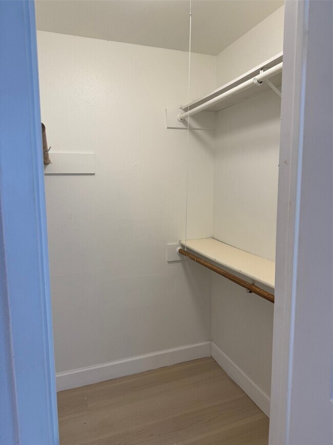 Foto del edificio - 5222 Moonshadows Dr