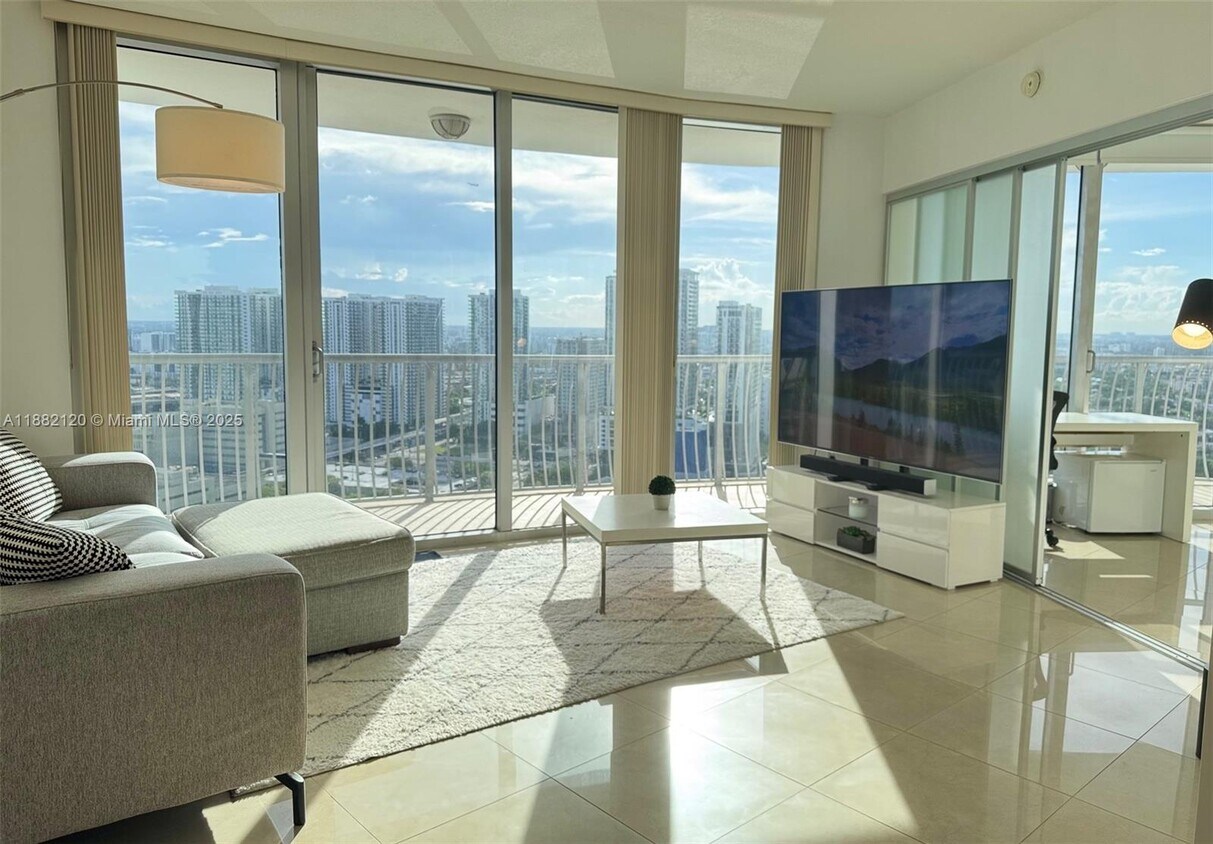 Foto principal - 1750 N Bayshore Dr