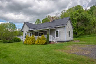Building Photo - 153 Station Dr