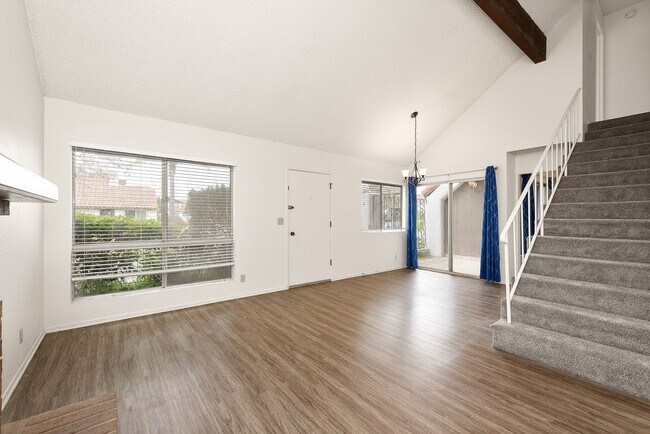 Building Photo - Condo for rent in Santa Barbara Near UCSB