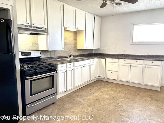 Building Photo - 2 br, 1 bath House - 2204 SW 1ST AVE,