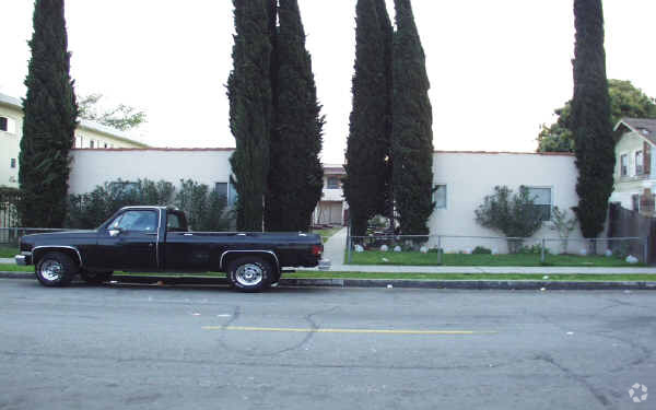 Foto principal - 7022-7024 Marbrisa Ave