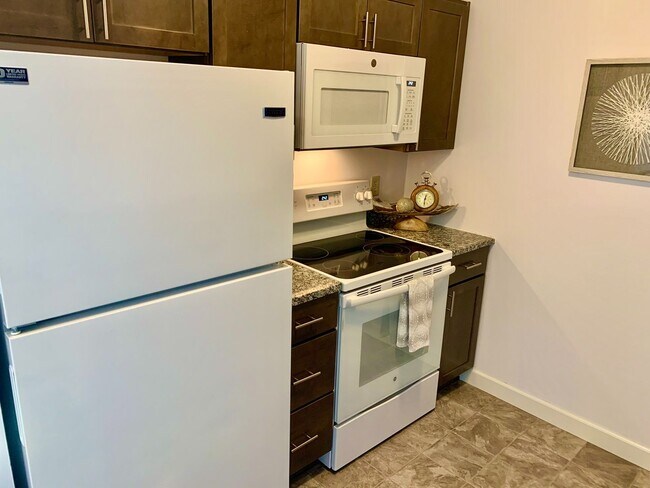 Foto del edificio - 3 Bedroom 1 1/2 bath TownHome Available,