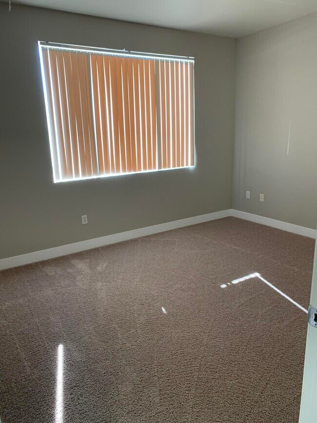 Building Photo - 16013 S Desert Foothills Pkwy