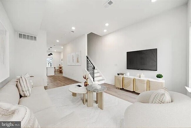 Foto del edificio - 1305 W Clearfield St