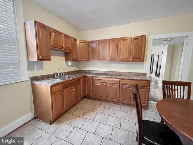 Building Photo - 2711 Garrison Blvd