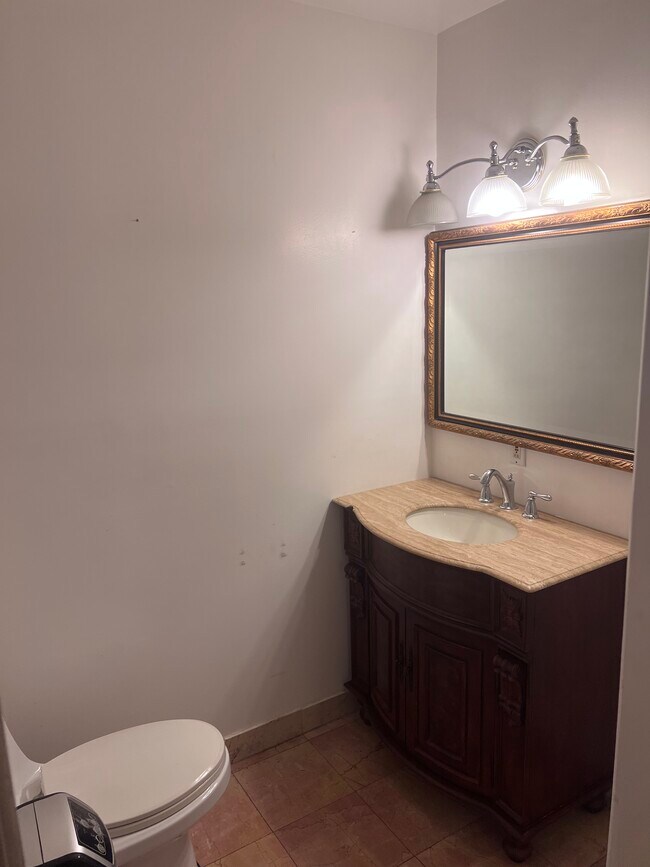 Private bathroom - 4751 Sunnyslope Ave