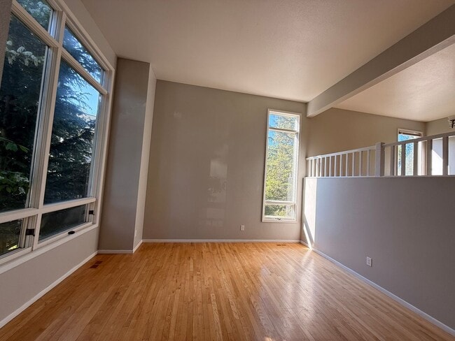 Building Photo - Beautiful Potter's Marsh Home!