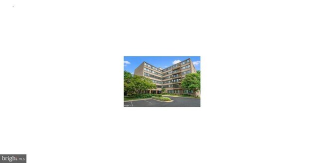 Foto del edificio - 600 Roosevelt Blvd