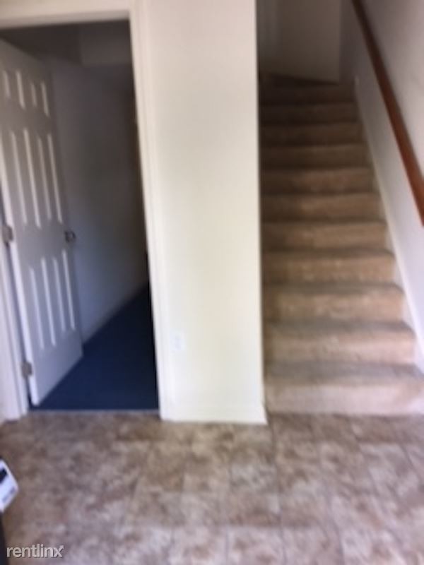 3 br, 2.5 bath Townhome 250 Persimmon Townhome Rentals in