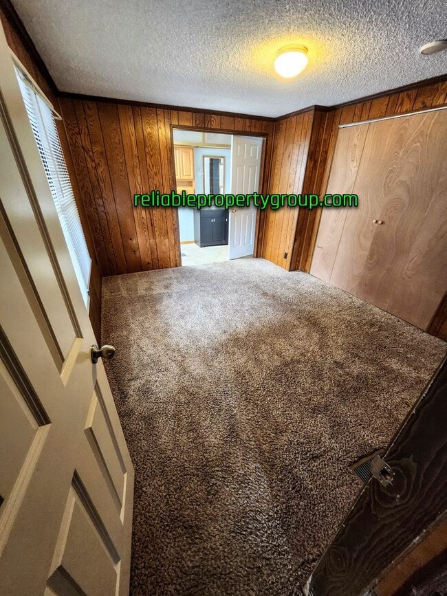 Building Photo - New Listing in Churubusco!!