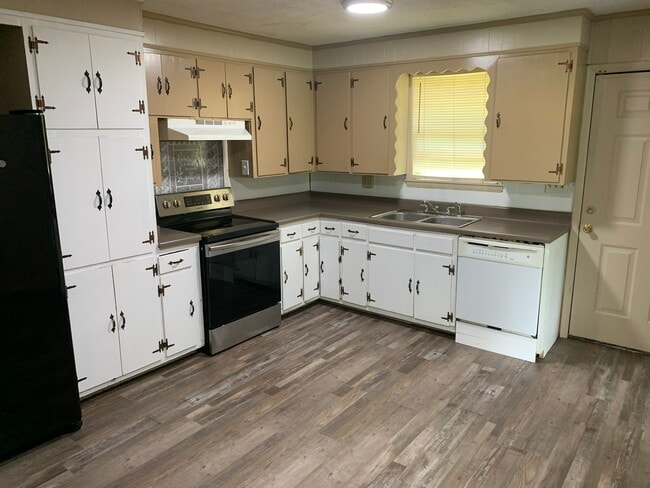 Kitchen - 1523 W Bristow Dr