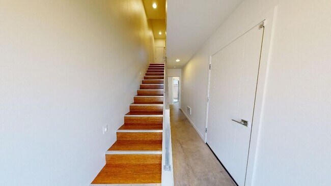 Building Photo - 4766 N Williams Pl