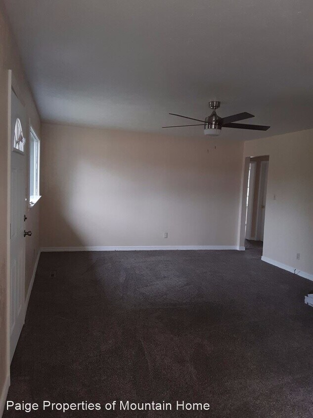 Building Photo - 3 br, 1 bath House - 204 Dyer Street