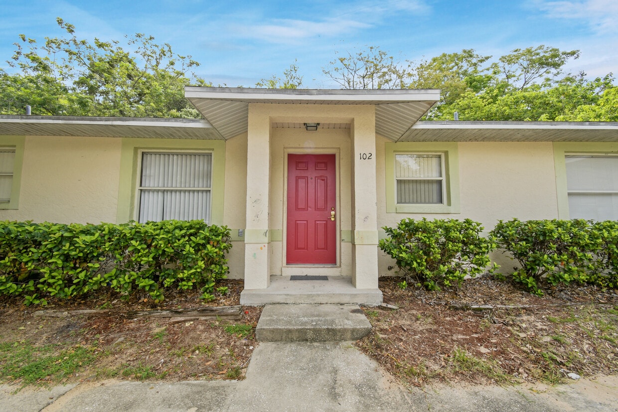 1745 E Line St Unit 102, Leesburg, FL 34748 Room for Rent in Leesburg