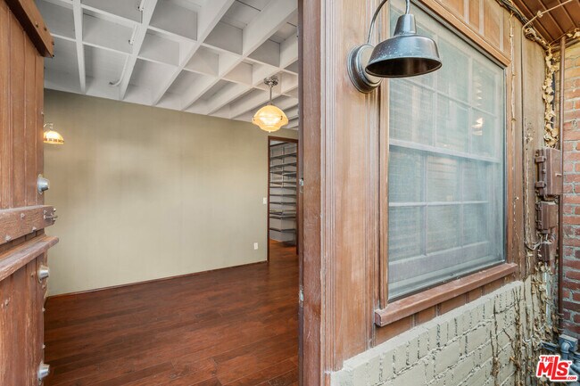 Building Photo - 6871 Pacific View Dr