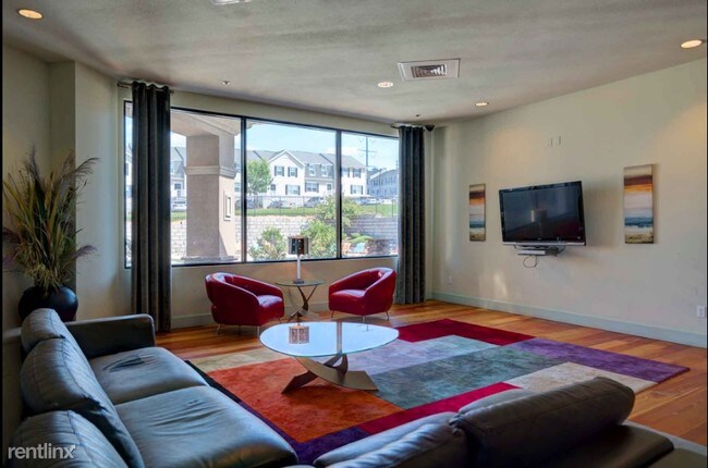 Foto del edificio - 454 Snowberry Ln