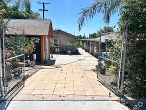 Building Photo - 5795 Kenwood Pl