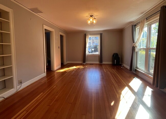 Living room - 915 John Adams St