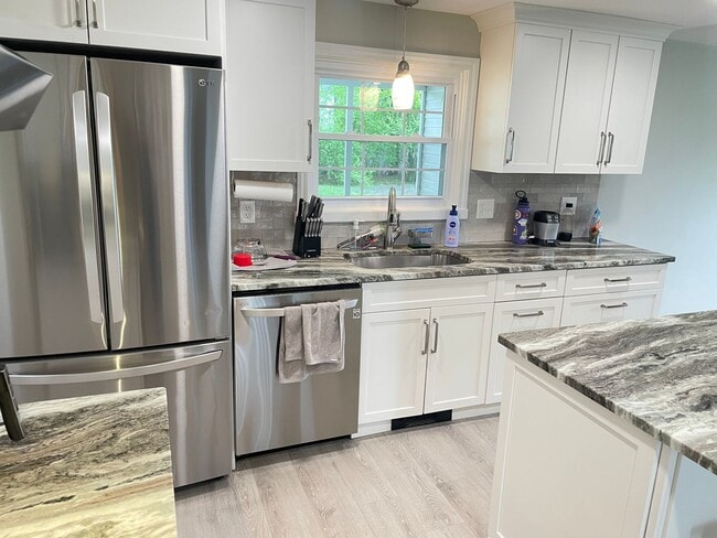 Building Photo - The Brainard Colonial