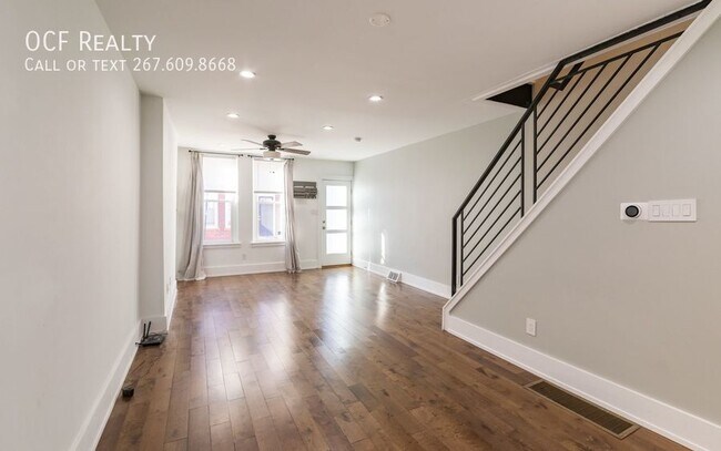 Building Photo - 1631 S Mole St