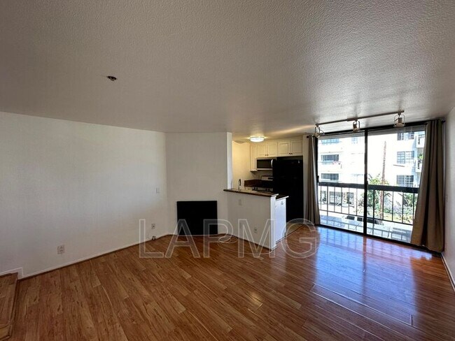 Foto del edificio - 7320 Hawthorn Ave