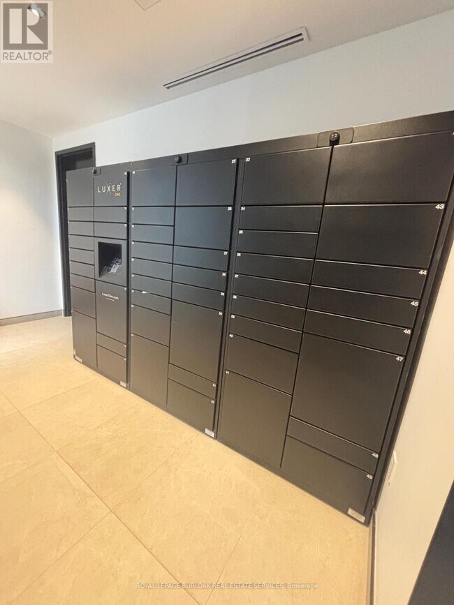 Building Photo - 3200 William Coltson Ave