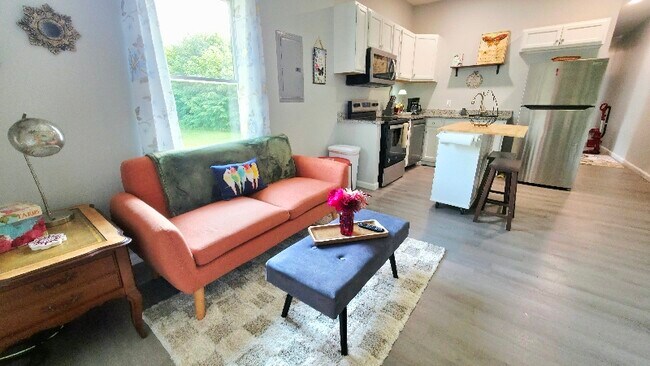 Building Photo - 309 S John St