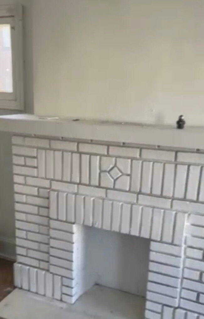 Decorative fireplace - 11230 Parklawn Dr
