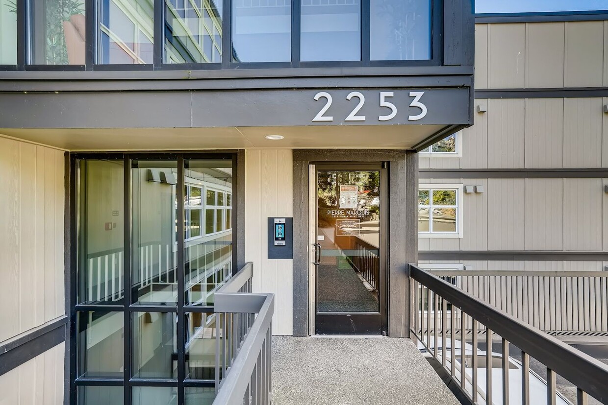 Primary Photo - Queen Anne 2-Bed Condo with Parking & Pool!