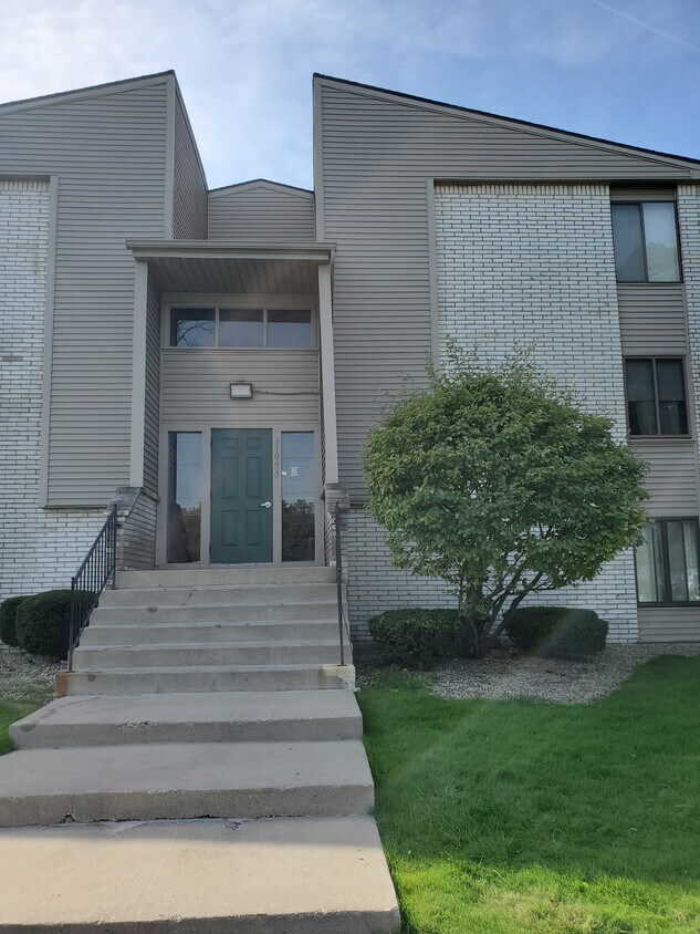 31993 W 12 Mile Rd Unit 205, Farmington Hills, MI 48334 Condo for Rent in Farmington Hills, MI