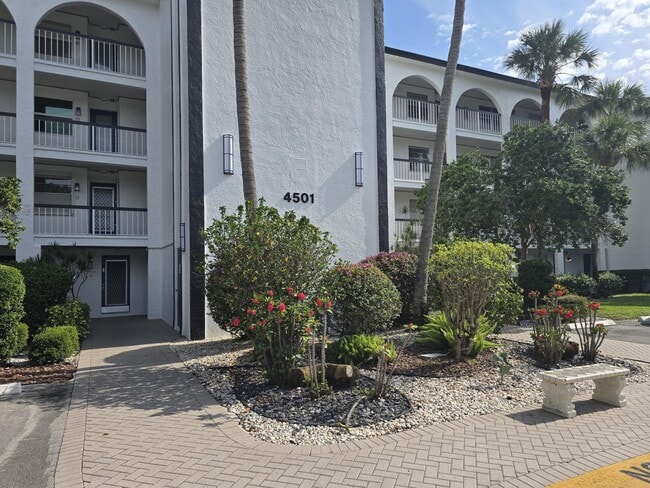 Building Photo - 4501 Martinique Way