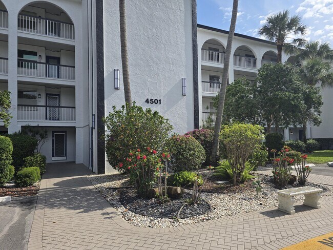 Foto del edificio - 4501 Martinique Way