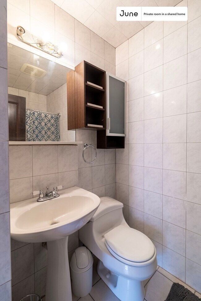 Foto del edificio - Room in Shared 4 bed/2 bath home