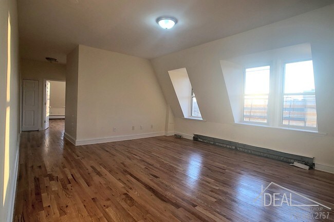 Building Photo - 363 Grand Avenue #1CR