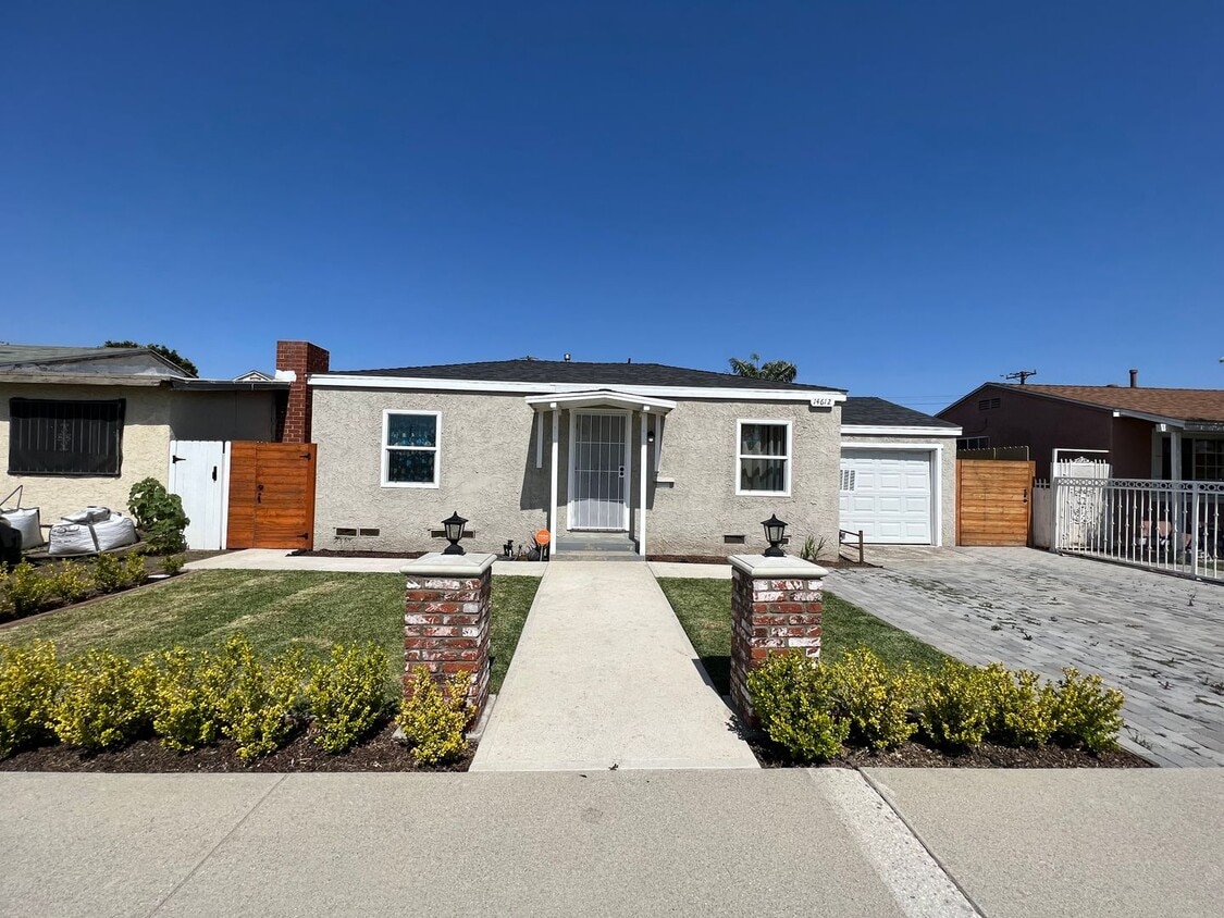 Foto principal - 14612 S Bahama Ave