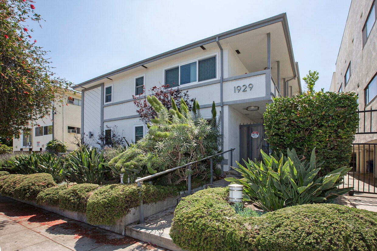 151 Apartments for Rent in Beachwood Canyon, CA Westside Rentals