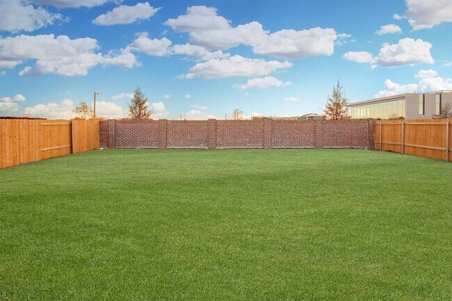 Building Photo - 1917 Dahlia Way