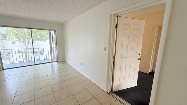 Building Photo - 415 Executive Center Dr